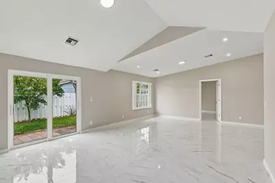 300 E Lakewood Circle E #B, Margate, FL 33063 - Photo 14