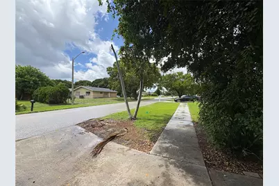 2109 Pinehurst Drive, West Palm Beach, FL 33407 - Photo 8