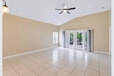 8071 Via Hacienda, Riviera Beach, FL 33418 - Photo 14