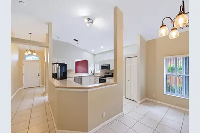 8071 Via Hacienda, Riviera Beach, FL 33418 - Photo 10