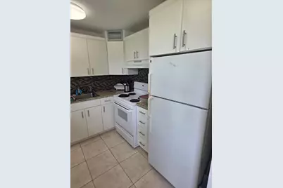 241 Southampton C, West Palm Beach, FL 33417 - Photo 2