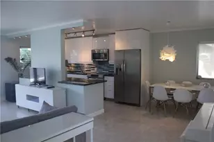 561 Bayshore Dr, Fort Lauderdale, FL 33304 - Photo 2