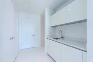 851 NE 1st Ave, Miami, FL 33132 - Photo 18