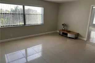 105 S Riverside Dr, Pompano Beach, FL 33062 - Photo 4