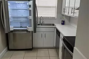 941 Crystal Lake Dr, Deerfield Beach, FL 33064 - Photo 4