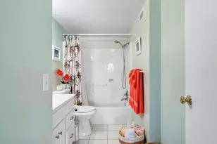 111 Golden Isles Dr, Hallandale Beach, FL 33009 - Photo 20