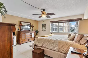 111 Golden Isles Dr, Hallandale Beach, FL 33009 - Photo 26