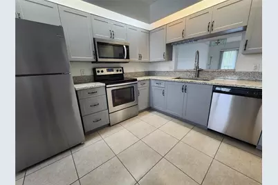 1650 SW 124th Terrace #209D, Pembroke Pines, FL 33027 - Photo 4