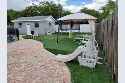 811 S Broadway, Lantana, FL 33462 - Photo 6