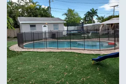 811 S Broadway, Lantana, FL 33462 - Photo 12