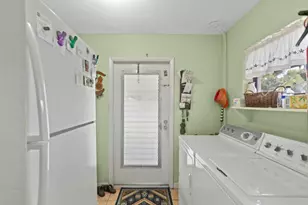 1577 NE 49th St, Oakland Park, FL 33334 - Photo 26