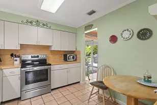 1577 NE 49th St, Oakland Park, FL 33334 - Photo 12