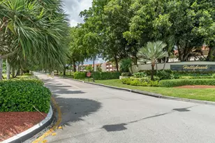 671 S Hollybrook Dr, Pembroke Pines, FL 33025 - Photo 52