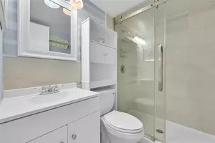 9121 Sunrise Lakes Blvd, Sunrise, FL 33322 - Photo 8