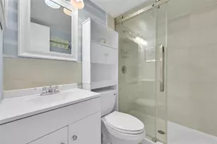 9121 Sunrise Lakes Blvd, Sunrise, FL 33322 - Photo 8