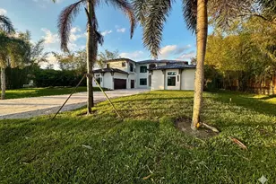 11951 SW 3rd St, Plantation, FL 33325 - Photo 2