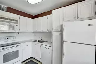 32 Colonial Club Dr, Boynton Beach, FL 33435 - Photo 12