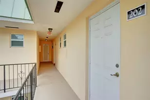 32 Colonial Club Dr, Boynton Beach, FL 33435 - Photo 28