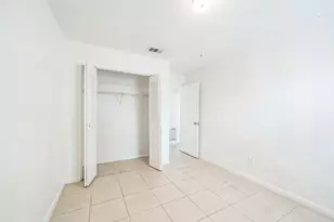 390 SW Colesbury Ave, Port Saint Lucie, FL 34953 - Photo 8