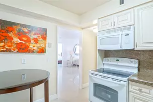 5225 Collins Ave, Miami Beach, FL 33140 - Photo 10