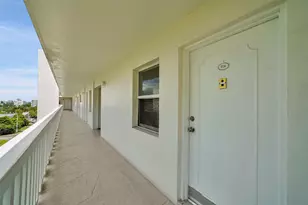 2555 NE 11th St, Fort Lauderdale, FL 33304 - Photo 2