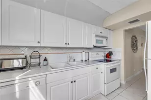 2639 N Riverside Dr, Pompano Beach, FL 33062 - Photo 20