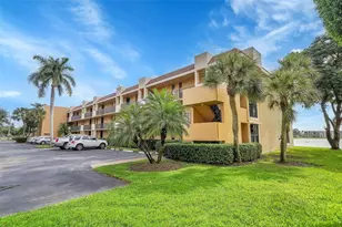 5801 Coral Lake Dr, Margate, FL 33063 - Photo 2