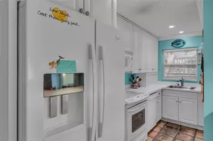 2541 NE 11th St, Pompano Beach, FL 33062 - Photo 16