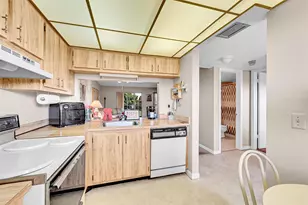 10101 Sunrise Lakes Blvd, Sunrise, FL 33322 - Photo 6