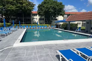 9410 N Hollybrook Lake Dr, Hollywood, FL 33025 - Photo 2