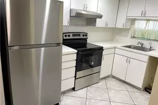 9410 N Hollybrook Lake Dr, Hollywood, FL 33025 - Photo 4