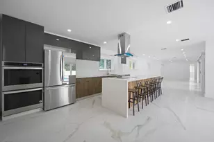 19930 NE 20th Ct, Miami, FL 33179 - Photo 4