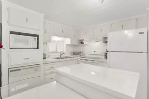 5670 SW Cypress Dr, Fort Lauderdale, FL 33312 - Photo 16