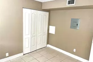 4425 Treehouse Ln, Tamarac, FL 33319 - Photo 4