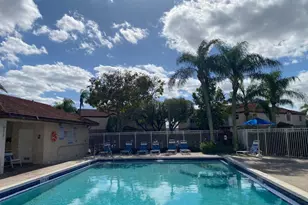 11266 SW 12th St, Hollywood, FL 33025 - Photo 14