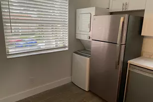 11266 SW 12th St, Pembroke Pines, FL 33025 - Photo 2