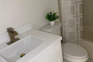 11266 SW 12th St, Pembroke Pines, FL 33025 - Photo 4