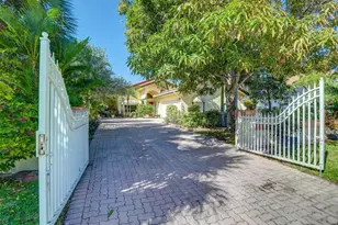 305 S Riverside Dr, Pompano Beach, FL 33062 - Photo 6