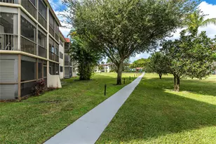 9523 S Hollybrook Lake Dr, Pembroke Pines, FL 33025 - Photo 22