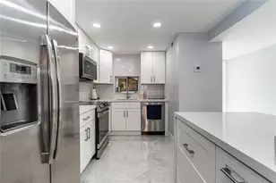9523 S Hollybrook Lake Dr, Pembroke Pines, FL 33025 - Photo 1