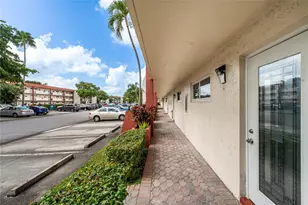 9523 S Hollybrook Lake Dr, Pembroke Pines, FL 33025 - Photo 24