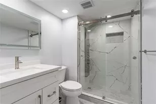9523 S Hollybrook Lake Dr, Pembroke Pines, FL 33025 - Photo 4