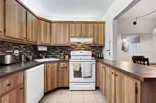 330 Knotty Pine Cir, Greenacres, FL 33463 - Photo 20