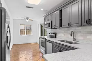 11371 NW 40th Pl, Sunrise, FL 33323 - Photo 12