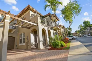 6927 Julia Gardens Dr, Coconut Creek, FL 33073 - Photo 2