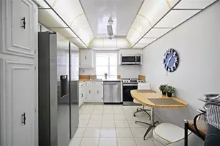 800 Parkview Dr, Hallandale Beach, FL 33009 - Photo 20