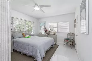 811 S Hollybrook Dr, Pembroke Pines, FL 33025 - Photo 4