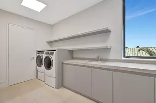 2560 Del Lago Dr, Fort Lauderdale, FL 33316 - Photo 68