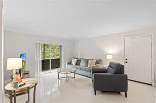 567 Trace Cir, Deerfield Beach, FL 33441 - Photo 2