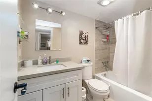 411 S Hollybrook Dr, Pembroke Pines, FL 33025 - Photo 8